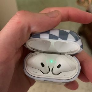AirPods
